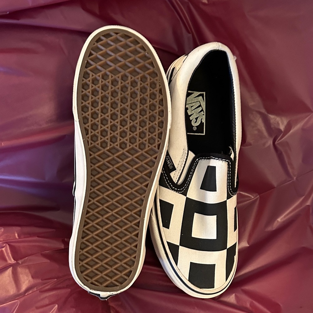 Gorgeous NEW Unisex Vans classic Checkered Slip-Ons, Men 6, Women’s 7.5 NIB - Picture 2 of 8